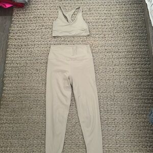 Set active- LUXFORM racer bra and leggings in oat milk. Size M